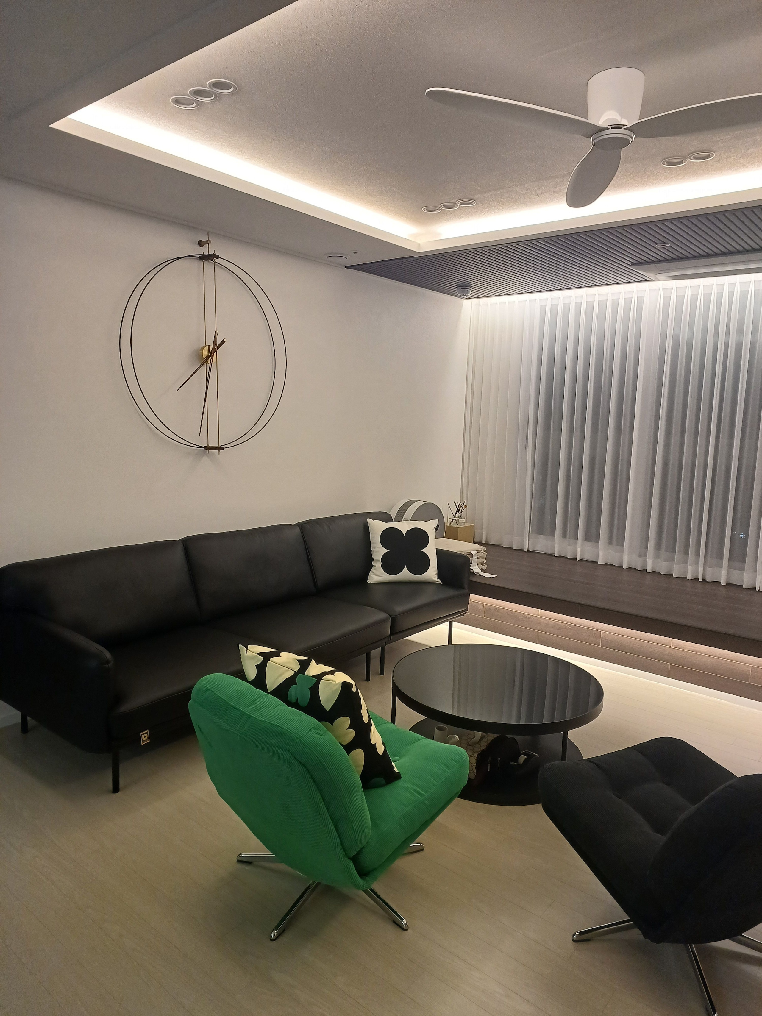 Modern Minimal Wall Clock user photo