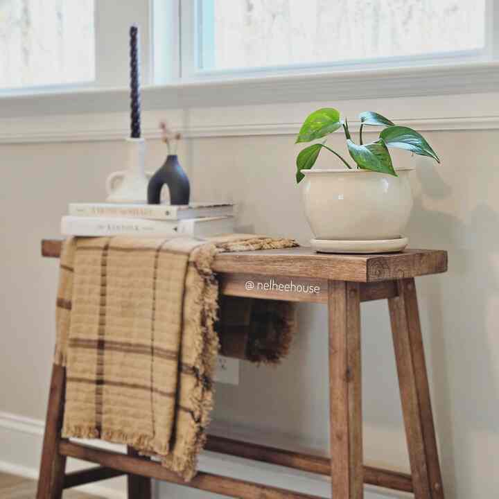 Cozy corner by the bedroom window 🌱
#plant #plantinterior #bench #cozybedroom #cozycorner #cozyroom #moody