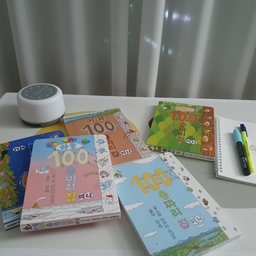 #마이데스크테리어 #100층짜리집 #백색소음 #무드등 #모나미 #스테들러 #형광펜 
뭔가 이 챌린지 나올때 저만의 서재를 꾸미고 싶었지만
벌써 디데이고여
아기용품으로 믹스된 데스크테리어지만
100층짜리집 시리즈는 정말 강추하고 오래볼 수 있고
책 읽고 뮤지컬도 보고 왔는데 너무 좋았어요💗
형광펜은 모나미 파스텔 시리즈 너무 좋더라구요
2개 있었는데 하나밖에 안보여서 담에 좀 사야겠어요
스테들러도 너무 좋은데 뚜껑 잘 안닫으면 금방 휘발된다는 단점이
무드등은 조명 은은해서 애기 신생아일때 잘 썼는데
우리집은 저부터 어둡게 자는거 좋아해서
요즘은 잘 안 쓴답니다
