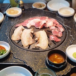 #내돈내산 #콘수프기록 #콘수프 #콘수프챌린지 #챌린지 #챌린지기록 #챌린지참여 #고기 #고깃집 #소통환영 #소통해요 #소통 #맞팔 #맞팔환영 #맞팔해요 #5일차기록 #5일차 #화요일
안녕하세요 !
친구랑 오랜만에 만나서 고기 먹고왔어요 ㅎㅎ
요즘 고기 구워주는곳 찾기 힘든데 여기는 구워줘서 좋았고
고기도 맛있었어요 ㅎㅎ
이젠 자야겠어요 😴
답방이 또 밀려버렸네여..ㅎㅎ 곧 가요 ㅎㅎ