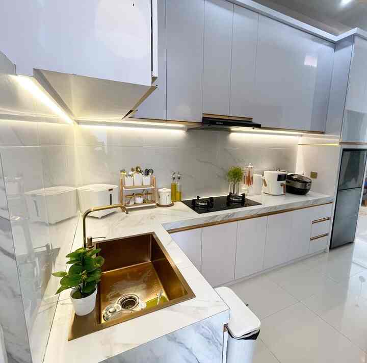 Untuk dapur  campac ini aku pakai full kitchenset dan dibawah juga agar barang barang bisa tersimpan dengan rapi


#KitchenOrganization #DapurRapi #PenyimpananDapur #Kitchensetminimalis #Dapurcompac #kicthenset

