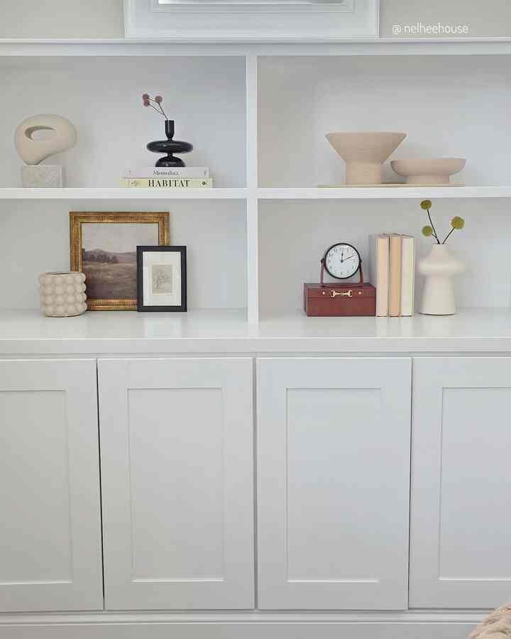 Living room cabinet decor inspo🤍
#livingroominterior #livingroom #livingroomdecoration #livingroomcabinet #neutralhome #cabinetstyling #cabinet 