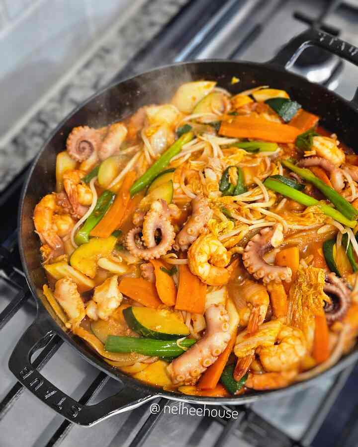 What's for dinner? 😘
#cooking #Homecook  #staub #dinnerware #villeroyBoch #plating #platingshot 