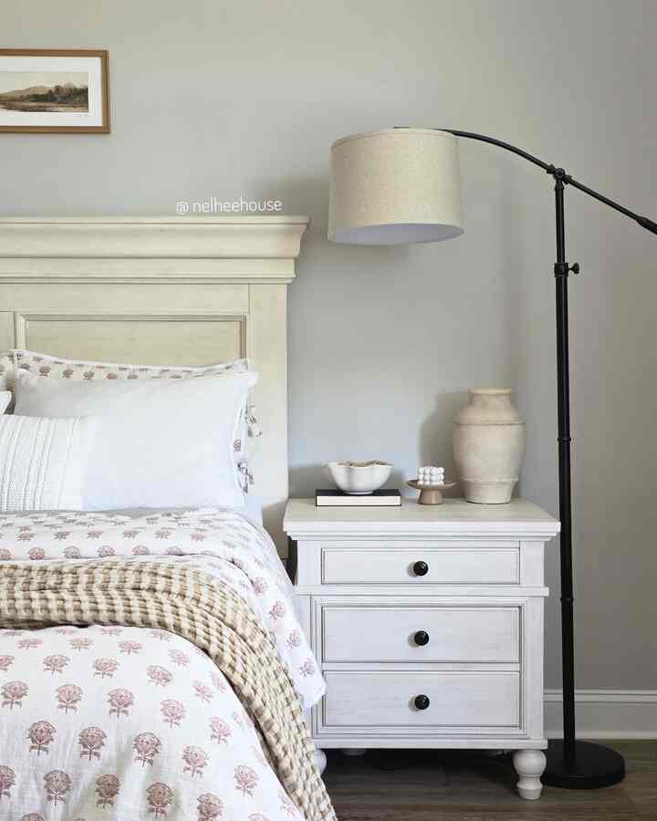 Beige/White interior for cozy bedroom

#bedroom #bedroominterior #nightstand #beigeinterior #whitewoodinterior #cozy #earthy #minimal