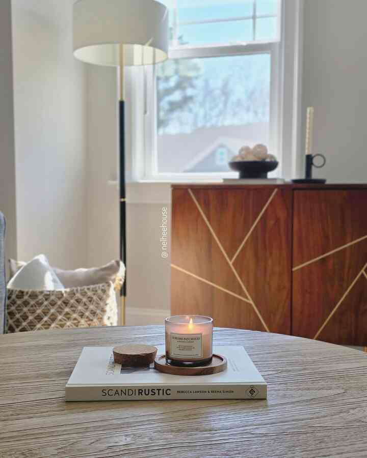 A nice scented candle on a nice Spring day🌸
#candle #candleholder #livingroom #livingroominterior #cozy #organic #earthy #minimalinterior 