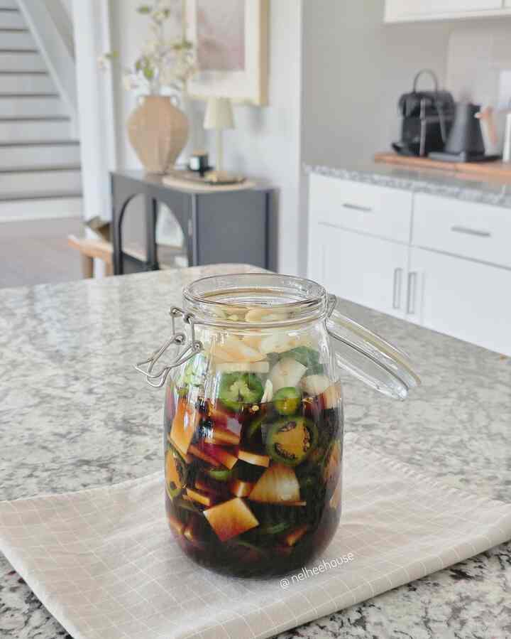 Made Jjangajji (Korean pickles in soy sauce)
Salty, sweet & crunchy. Yumyum 😘
#cooking #homecook #kitchen #homemade #pickles #kitchenitems 