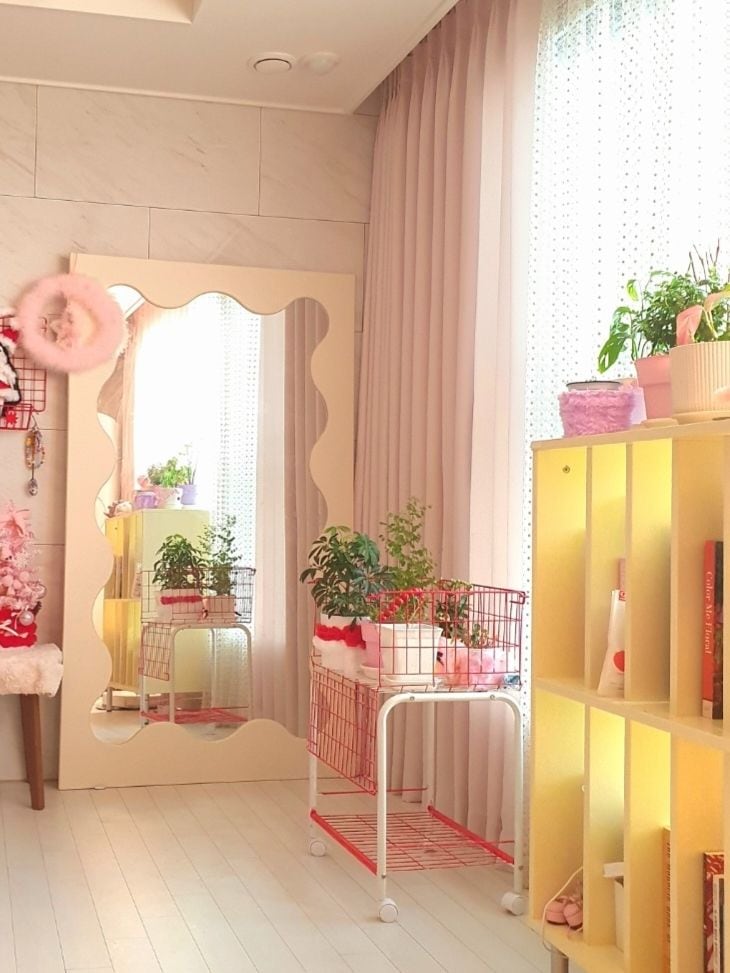 Minimal Rolling Wire Storage Cart user photo