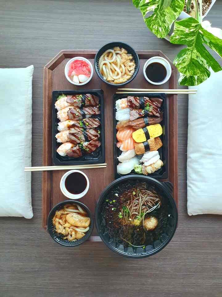 
泣き屋さんの普段上の所盤活用🙃❤️
お茶も飲んで、果物も食べて、私が作った食べ物も食べて、配達料理も食べて、夜はお酒も一杯～ク～～ㅎㅎ

今日は子育てで疲れた真実の半分、言い訳の半分です。
クールなモミルソバと寿司の配達、とても美味しい👍🍣 
。
。
。
＃オーホームストア＃コンスプ記録＃今日の家＃ベランダインテリア＃バルコニーインテリア＃構築アパートメントインテリア＃ベランダリモデリング＃バルコニーリモデリング