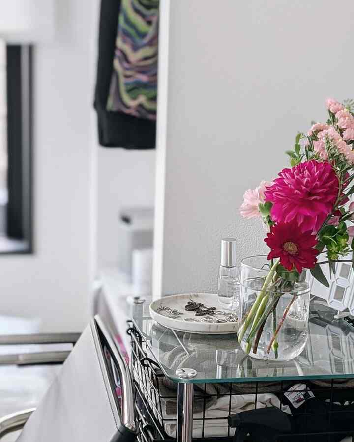 お花のある暮らし
#lifestyle #ひとり暮らし #interior #ワンルーム #韓国インテリア #韓国雑貨 #minimalist #ミニマリスト #ミニマリストに憧れる #シンプリスト