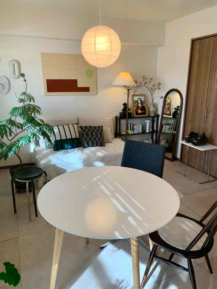 season7もありがとうございました🛋🪴
細かな模様替えを沢山した期間でもあり、
引越しも重なったので参考にさせてもらう為
いつも以上にOhouseアプリを活用した期間でした🌿

新居での生活が始まっていますが
前のおうちより広いお部屋なので余白を大切に
ものを増やすときは妥協せず空間に合う
インテリアを選ぶようにを意識して計画中です🪶

#IKEA #MoMA #2人暮らし #リビングインテリア #13畳 #1LDK #引越し #リビング照明 #season7