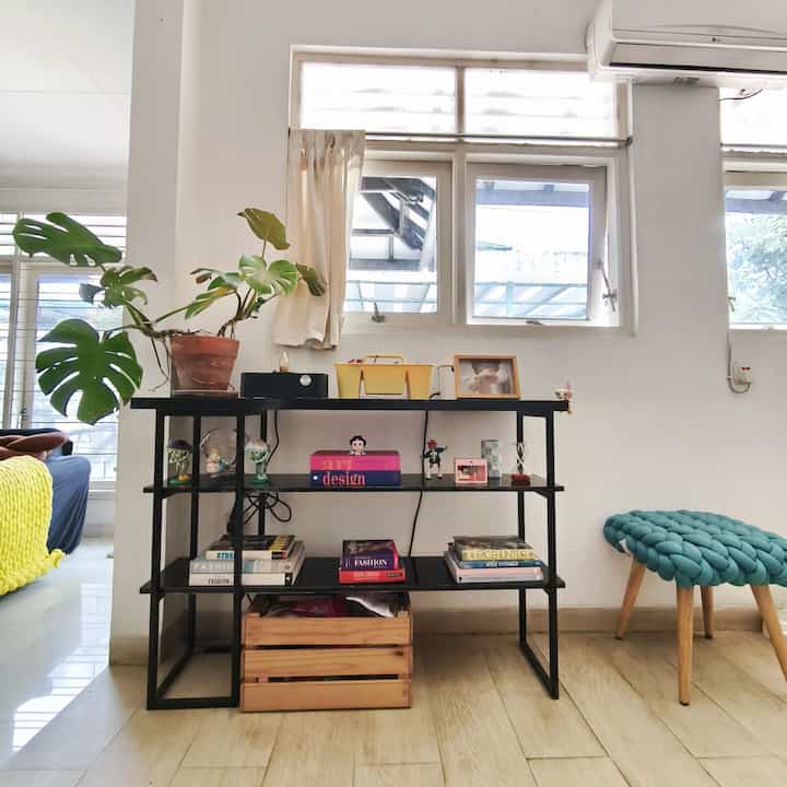 This console table is one of our favorite corners in our house, not only because of its decoration, but also its super practical function! 💡 From charger storage, husband's office supplies, reading books, to pet needs—everything is organized here. With a little decoration, this area still looks neat and becomes an attraction in the house. The key? A combination of effective storage & not too much decoration elements! ✨

#minimalistrack #rakdekorasi #homestorage #consoletablestyling #areahobi #rakhobi