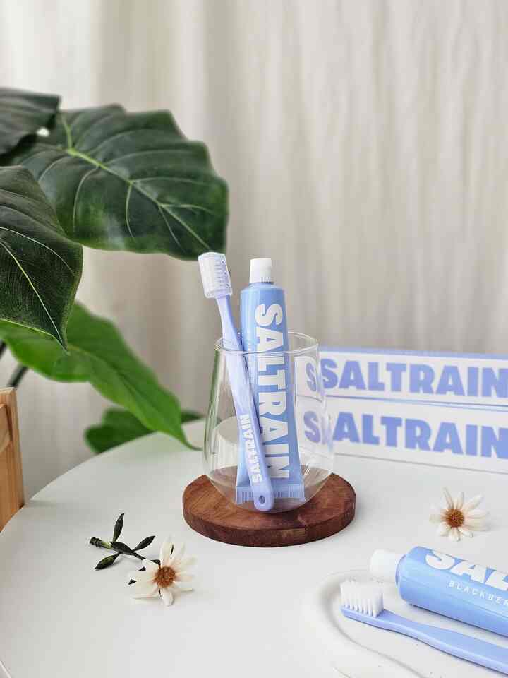 #製品サポート

こんなにきれいな歯磨き粉を見た方？
今日の家だけのカラーと 
ミニマルなパッケージで綺麗いっぱい！

口腔内pHバランス調整と抗菌効果で 
虫歯の予防と口臭除去 
特許取得済みのミネラルソルトベース 
プレミアムデンタルケア製品ですよ〜

 グローバル安全認証による 
実績のあるプレミアム品質と
天然由来成分として 
安全で健康的
口腔ケアできて安心！

豪華なブラックベリーとミントの組み合わせ 
で口の中が本当に爽やかなことがあります〰️

 何よりも持ち運びに便利なトラベルキットと
カップルセット構成までセンス満点！

ソルトレイン歯磨き粉歯ブラシセット
口腔ケア、気軽に手に入れよう！


#今日のハウス