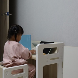 #내돈내산 #콘수프기록 
채원이방에 책상을 둘려고 뭐를 살까 고민하다가
하베브릭스 꼬마몬테 변신책상을 샀어요!
색깔은 베이지색으로 인테리어에 해치지 않고
무엇보다 집중할 때는 저렇게 집중모드로 할 수 있고
의자랑 책상을 뒤집으면 놀이모드로도 가능하더라고요
채원이방에 안성맞춤이며! 다양하게 활용할 수 있고
크기도 적당해 침실 옆 공부하기에도 너무 좋더라고요
#내돈내산추천템 #내돈내산 #하베브릭스꼬마몬테변신책상 #하베브릭스 #꼬마몬테변신책상 #아기방 #아기방꾸미기 #아기포토존 #포토존 #아기책상 #아기책상추천