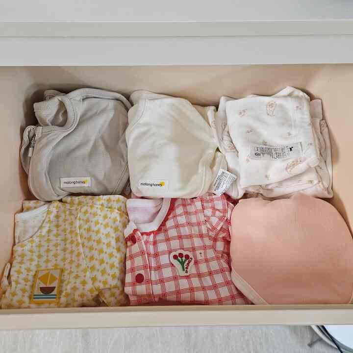 #오늘의우리집 1 #콘수프기록 #아기옷 
🍼出産ディデイまで1週間残りました👶
これまで準備していた赤ちゃん用品を見ながら心を治めています。まず、ほとんどの贈り物を受け取って感謝するだけですね🐻🤍 