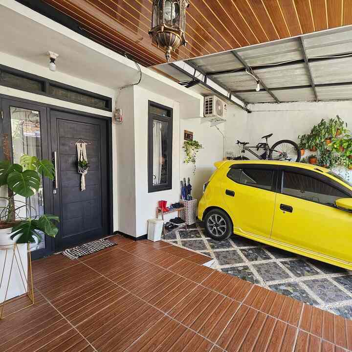 After - before Teras & Garasi Rumah

Renovasi kedua garasi dirumah minimalis dengan memanfaatkan dinding garasi rumah menjadi vertical garden. sehingga bisa memaksimalkan fungsinya. 🌿🌱🪴

#garasi #makeovergarasi #garasirumah #terasrumah #greencorner #verticalgarden #farmhouse #rumahminimalis #garasimobil #renovasiteras 