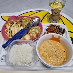 #오홈스토랑 #콘수프기록 
오늘은 엄마가 챙겨주신
#비지찌개 를 먹었어요 ㅎㅎ
몇일전에 비지찌개 먹고싶다고 하니까
온김에 만들어주셔서 ㅎㅎ
너무 맛있게 저녁 먹었답니다 ㅎㅎ
전에 만들어둔 두부부침이랑 
버섯전도 함께 데워서 준비했는데요 
ㅋㅋㅋ너무너무 맛있네요 히히
저는 오홈스토랑이 제일 쉬운 챌린지
같아요 ㅋㅋㅋ 밥챙겨먹는것만 찍음 되니까요 ㅋㅋ
오친님들 맛저하세용 ㅎ
저녁에 시간내서 답방갈게요 ~ ㅎ
#맞팔 
#맞팔환영 
#맞팔해요 
#저녁메뉴 
#저녁식사 
#저녁밥상 
#1인밥상 
#1인가구
#저녁메뉴추천 
#엄마표
#오늘장면한컷 
#오늘의한장면
#오늘의한끼
#오늘의기록
