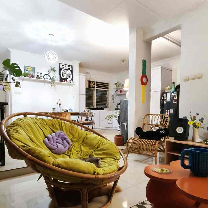 Suasana malam di area open space rumah kami—hangat, tenang, dan bikin betah berlama-lama 🌝🧋📺


#coaster #rumahopenspace #rumahtanpasekat #nightvibe #lampugantung 