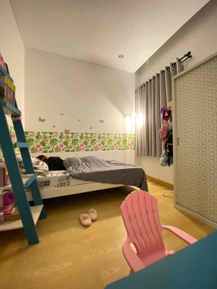 Kamar Minimalis Anak Perempuan yang menuju ABG dengan paduan warna Pastel dan Bright Color yang manis

Juga Pencahayaan malam yang memadai, tidak terlalu gelap dan juga tidak terlalu terang untuk yang belum terbiasa tidur sendiri. and It Works !

Lantainya bermaterial Vinyl agar lebih hangat dan nyaman untuk anak-anak 

#KamarTidur
#KamarAnakPerempuan
#Vinyl
#DekorasiKamarAnak
#StylingKamarAnak
#LemariBesi
#DivanBesi
#SetKamarAnak