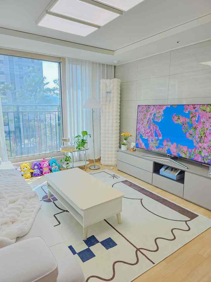 ＃家のテスト＃バンコクキュレーター 

✔️バンコクキュレーター
すっきりとした美的感覚と開放的な雰囲気で
家をギャラリーのように飾る感性整理王

楽しんでみる家具テスト！私の家の装飾は何点❓️
MBTIのように面白いですねㅎ

モダンなスタイルを追求していますが、涼しいか切れた感じは
ない空間を作り出すスタイルだが、 
おすすめアイテムまで一緒に出るので不思議ですね！

私は感覚的ではありませんが、とても甘い人形です。
色味を＃パステルトーンに合わせてくれているようです！
＃ホワイトインテリアと＃モダンインテリアを夢見る
#カラフルなインテリアも見逃せない私🤭❤️

どんどんギャラリーのように飾って出かけます。



＃リビング＃リビングの装飾＃リビングインテリア＃リビングスタイル 
＃リビングラグ＃シンヒタ＃新婚旅行インテリア＃シンヒタインテリア 
＃シンヒの居間＃55型＃55a＃55型インテリア＃幸せ住宅 
#幸福住宅インテリア 