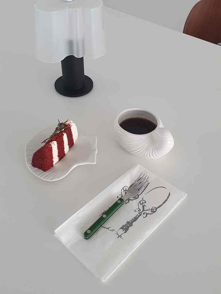 #내돈내산 #콘수프기록

Sudah lama sejak terakhir kali aku pergi belanja peralatan makan~
Setelah 10 hari tanpa kabar, saya periksa dan mereka bilang pembayaran sudah dilakukan. 
Saya membuat kesalahan dan menunggu sekitar 10 hari setelah pembayaran kembali untuk menerima Bion🤍

Walaupun telat tapi puas karena lumayan
Daripada menggunakan piring dan cangkir yang biasa Anda gunakan untuk minum, 
Kopi dan kue terasa lebih nikmat jika diminum dengan cangkir baru~



#UangSayaBeliSaya #콘수프기록 #아녜스홈
#Bion #바이온접시 #바이온커피잔
#Peralatan dapur #예쁜접시 #예쁜컵 #예쁜그릇 
#SabreCutlery #사약한사발