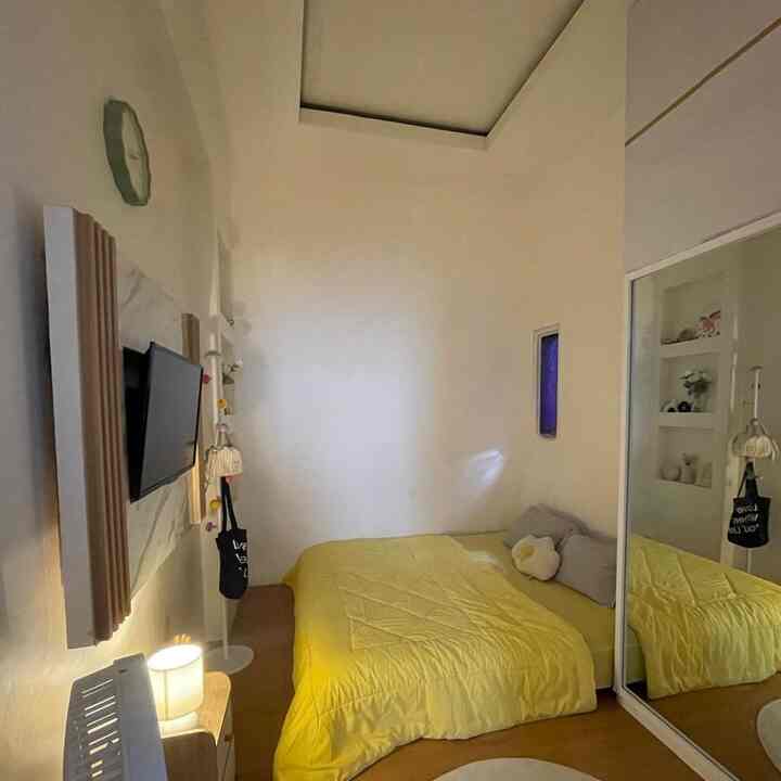 Kamar Anak gadis yang mau beranjak  remaja yang jarang masuk kamera,ini kamar berukuran  3x3 cukup untuk mereka tidur b2 


#lantaivinyl #kamarputri #Kamaranak #StaylingKamarAnak #DekorasiKamarAnak #vinyl #lemaripakaiangeser #Kamartidur #NightVibe
