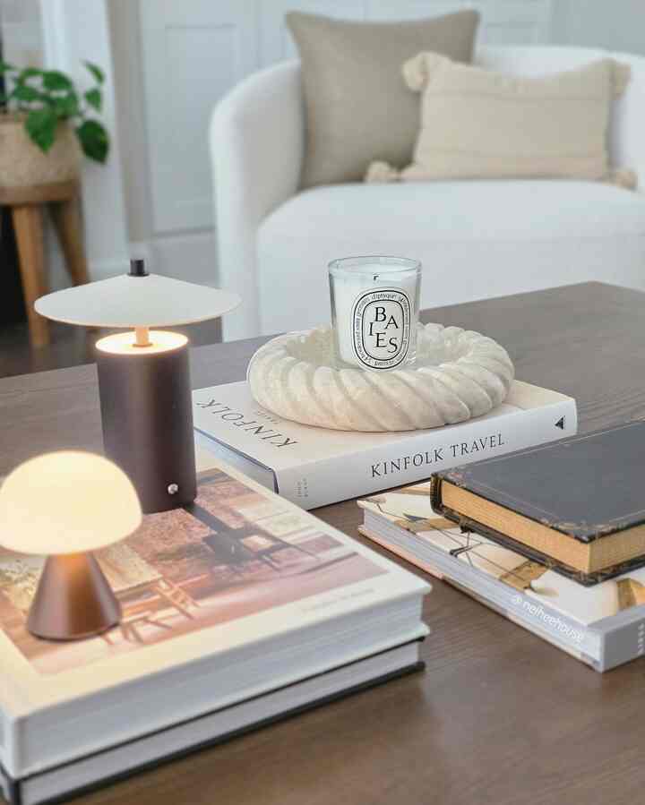 A versatile marble tray that looks high end!🩷
I am using it as a base for my candle on my coffee table

#marbletray #tray #candle #coffeetable #livingroominterior #livingroomtable #earthy #modern #coffeetabledecor #lamp