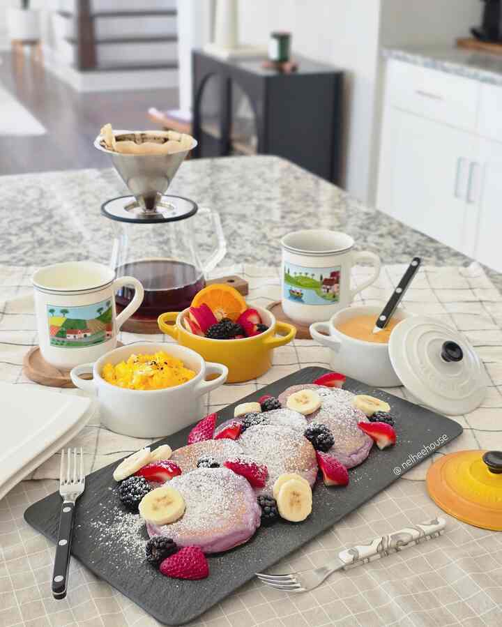 Uber Mochi pancakes for weekend brunch💜
#plating #platingshot #brunch #Pancake #dinnerware #flatware #cutlery #Sabre #cocotte #villeroyandboch #homecook #homebrunch
