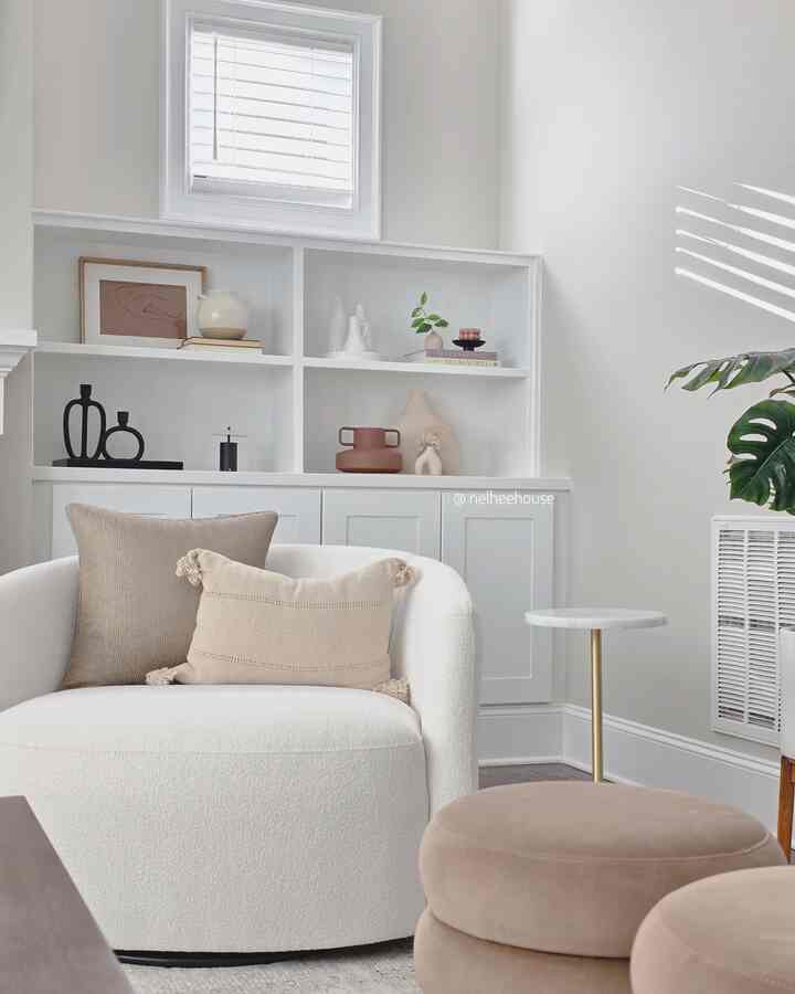 When morning sun hits my living room🤍

#livingroominterior #livingroom #livingroomchair #livingroomdecoration #earthy #neutral #beige #whiteinterior 