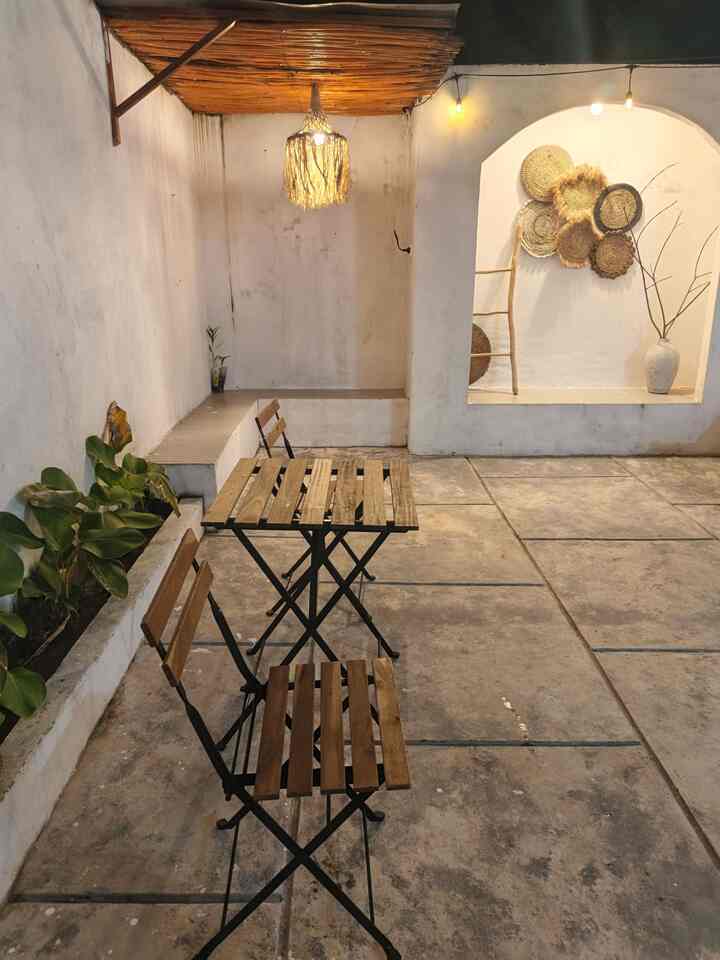 Top 5 best buy terbaru Ryuto house ✨✨
1. Set kursi teras Ikea Tarno
Bentuknya yang simple, terbuat dari material kayu dan besi. Set kursi ini juga bisa dilipat dan tidak memakan banyak tempat
2. Bench panjang bahan kayu + seagrass
Bench unik yang menonjolkan lekuk kayu jati yang natural serta pemilihan bahan dudukan seagrass membuat look bench ini terlihat unik cocok di dalam maupun luar ruangan.
3. Big pendant lamp
Penambahan lampion size besar di ruangan ini seketika membuat look ruangan terasa jauh lebih aesthetic.
4. Throw blanket motif kucing
Walaupun pecinta warna warna natural, throw blanket satu ini tidak bisa dilewatkan untuk tidak membelinya. Selain karena motif nya yang lucu, full color, harganya yang affordable juga membuat daya tarik tersendiri untuk memilikinya.
5. Set toples kaca tutup bambu
Toples cantik set isi 6  ini dapat dibeli dengan harga 115  ribu saja. Gak mungkin gak beli, selain karena murah banget, tutup karetnya yang rapet banget juga membuat toples ini sayang untuk gak dibeli.

#Top5bestbuy #rekomendasiproduk #ambassadorpick #kursiteras #mejateras #lampugantung #throwblanket #toples #bench #homedecor #homeinspo