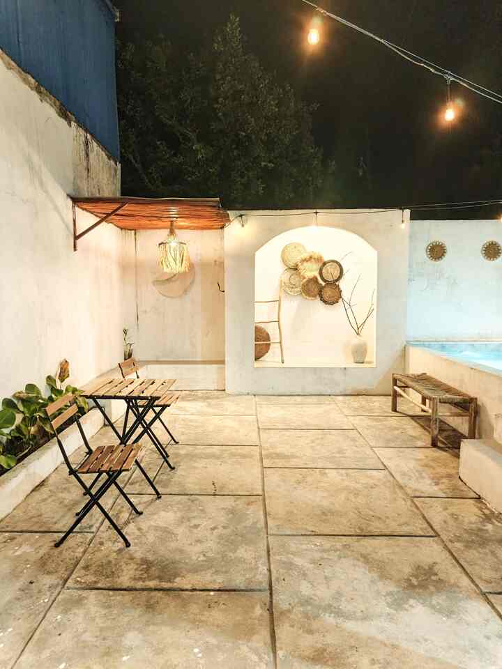 Warm atmosphere at night in the back area of the house ✨✨✨
This area is a favorite area for every guest who comes to the house. A favorite relaxing and hanging out spot for family, friends and relatives. The decorations are mostly made from local crafts made from natural materials. In addition to affordable decorations, the appearance of this area is also considered the most aesthetic in this house.

#Outdoor #backyard #walldecoration #lampugantung #homedecor #homeinspo #kursiteras #lampuoutdoor