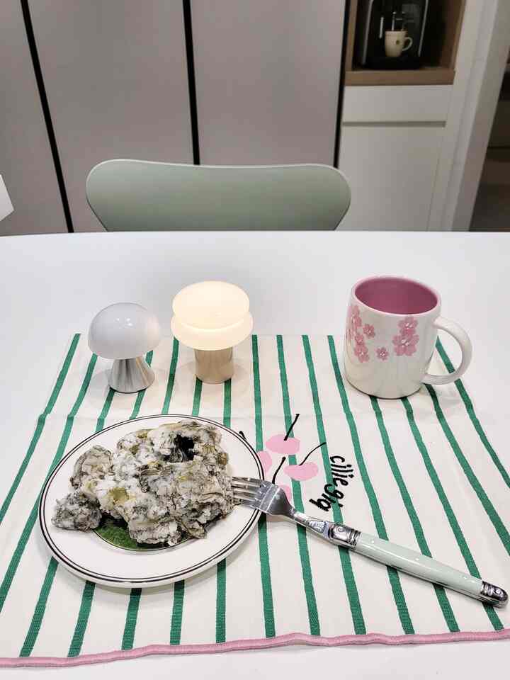 #오홈스토랑
#コンスープ 

どこでヨモギソルソル出ませんか？ 
春にしか食べられないよもぎとよもぎもち♡
よもぎのある子供たちが写真を撮る前にすでに食べました、、、😂
蜂蜜の力がすごいすごい👍つければみんな好きなウール子供たち😆 

#春 
#よもぎ
#よもぎ
#朝
#よもぎ
#春 
#季節料理 
#よもぎ
#朝メニュー




