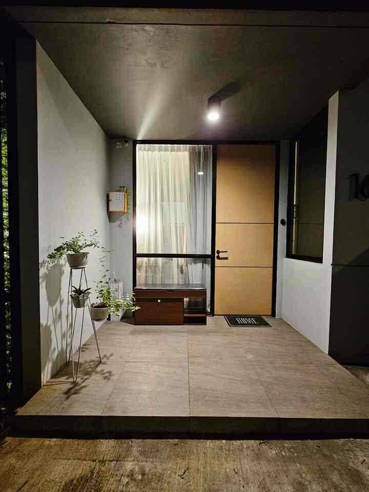 Front Porch at Night. 

Suasana malam hari di teras rumah. Tidak terlalu banyak ornamen di teras depan ini, agar tetap minimalis dan tentu saja agar mudah membersihkannya. 

Area teras ini tidak banyak mengalami perubahan pada renovasi, selain karena harus mengikuti aturan dari developer, juga memang saya hanya melakukan sedikit pelebaran di area teras ini. 

Rak sepatu sengaja saya pilih dengan model yang memiliki dudukan, agar mempermudah ketika memakai sepatu. 

Ornamen lainnya hanya box penutup meteran listrik, tempat penyimpanan payung, dan sebuah standing planter. 

Sederhana namun mudah-mudahan tetap terlihat rapi dan cantik. 

#lantaigranit
#standingplanter
#kaplampudownlight
#boxmeteranpln
#rakpayung
#kesetcushion
#raksepatu
#stylingterasrumah
#terasrumah
#dekorasiteras