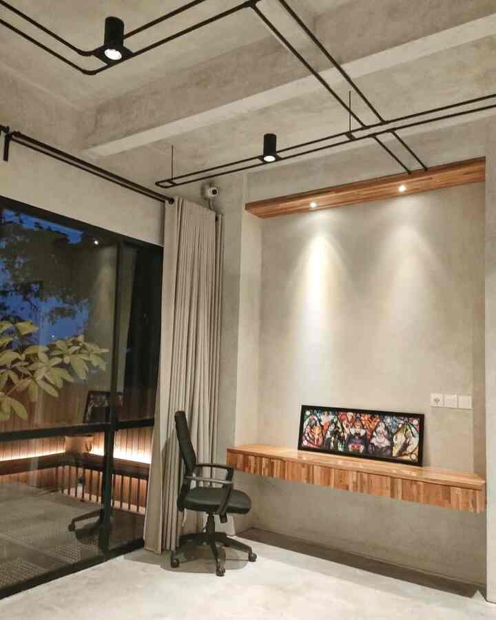 Lantai 2 rumah ini kami manfaatkan untuk mengisi waktu luang ketika di rumah.
Meja kerja/belajar yang berdekatan dengan balkon ,memberikan kesegaran jika jendela dibuka.Saya juga bisa tetap memantau aktivitas lantai 1
Selasar samping dibuatkan bangku kayu untuk kami menikmati sore dibawah teduhnya pohon pule.
Ada juga ruang fitnes dengan banyak jendela terbuka
#ruangbelajar #ruangkerja #lantaisemen #tegelMotif #RuangOlahraga #ruanganHobi #ruangFitness 
