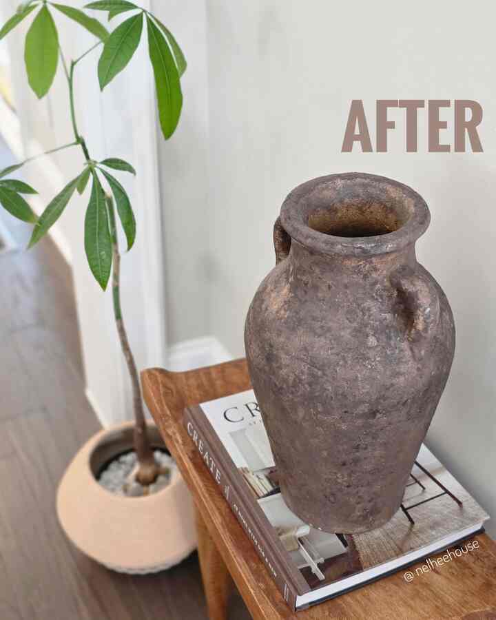 DIY mudah lainnya untuk mengubah vas saya menjadi sesuatu yang lebih tua, bergaya pedesaan, dan bernuansa terakota yang bersahaja 😘 Total biaya DIY? kurang dari $10! 

#vase #earthy #DIY #cozy #terracotta #homedecor #affordable #rustic #homedecor #livingroominterior