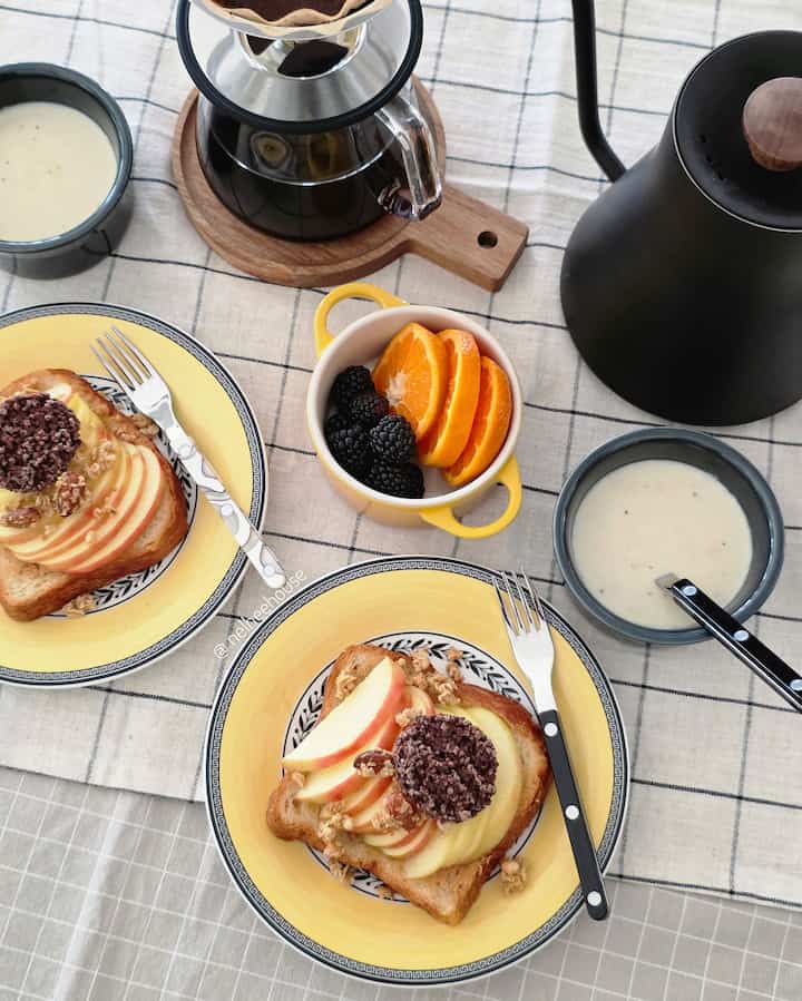Happy Good Friday🤎
No school for my little girl = brunch date with mommy😘
#plating #platingshot #brunch #opensandwich #sandwich #healthyfood #brunchplate #Sabre #dinnerware #cutlery 