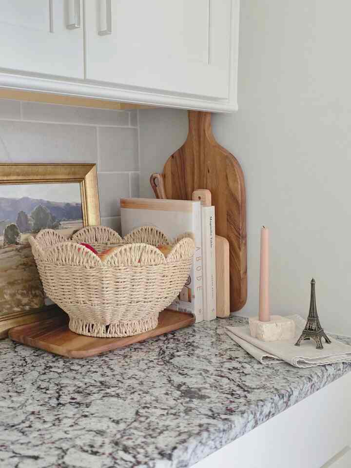 An affordable travertine cnandle holder🤎

#candle #kitchendecor #kitcheninterior #beige #cozy #earthy #cozykitchen #candleholder
