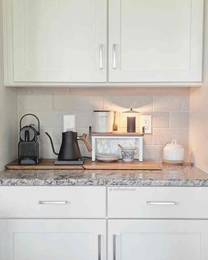 A tiny upgrade to my coffee station: a mini lamp I got from Paris 😘

#lamp #affordable #zarahome #coffeestation #kitcheninterior #coffee #kitchen