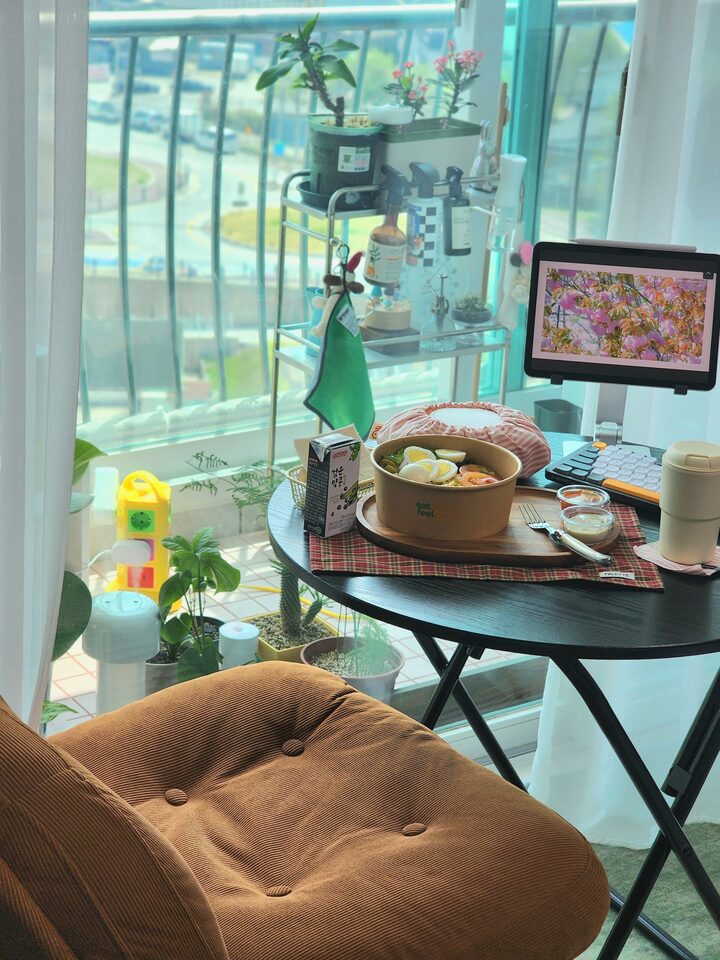 short form carousel card thumbnail