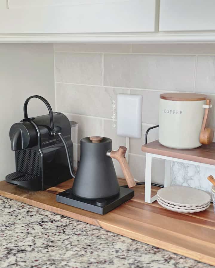 This aesthetic Amazon outlet cover is one of my favorite  gadgets when organizing my home. It hides the entire outlet (clutter-free!) and provides a clever solution to organize/hide all messy cords and cables 👍

#homeorganization #clutterfree #coffeestation #minimal #organizedhome #kitcheninterior #coffeestationstyling
