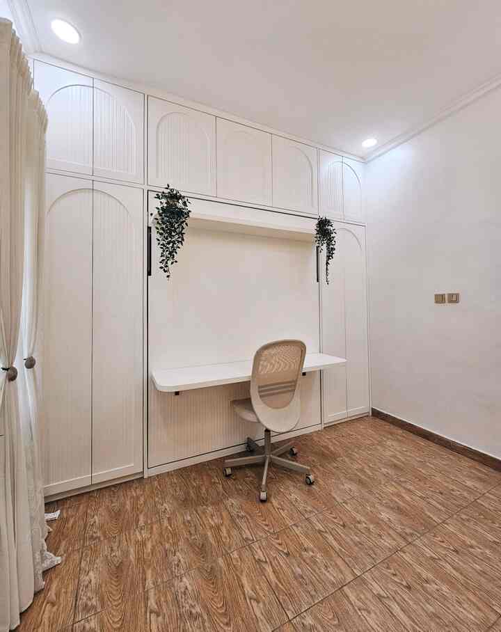‼️Kamar Tidur Tamu Multifungsi

Kami menggunakan murphy bed di kamar tamu agar dapat dimanfaatkan sebagai ruang kerja sehingga walaupun ukuran kamar ini mungil hanya 3 m x2.8 m namun bisa multifungsi baik sebagai kamar tidur tamu, ruang kerja, atau ruang solat ketika ada tamu yang datang.

#keramiklantai #plafon #kabinet #catdinding #gorden #murphybed #kamartidur #kamartamu #rumahminimalis #rumahsederhana #rumahkecil