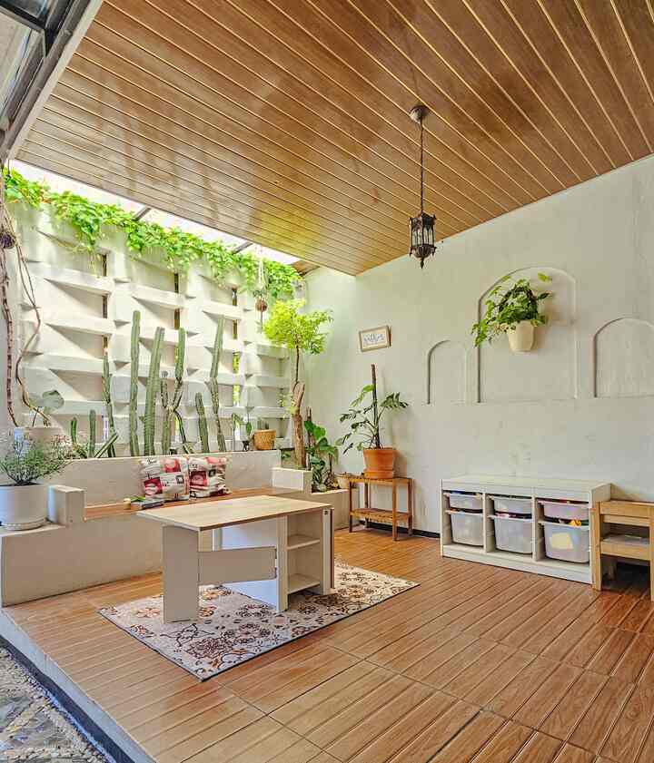 Teras Rumah Minimalis

Teras sekaligus tempat santai dirumah. Teras ini merupakan Area Hijau dirumah. 🏡

Dibuat dengan dominan warna dan motif kayu untuk kesan lebih natural dan juga cozy. Area ini juga dilengkapi dengan Taman Kering Mini, tempat menyalurkan hobi merawat tanaman hias atau sekedar membaca buku 🌿🌱❤️

#MejaKopi #KeramikKayu #KeramikTeras
#PlavonPVC #TerasRumah #TerasMinimalis #Teras #warnacatteras #RuangHobi #RuangSantai
#CatRumahMinimalis #WarnaCatRumah 
#CatLuarRumah #WarnaCatOutdoor #Cat