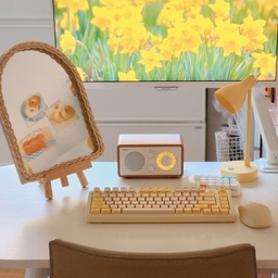 🦙노랑노랑 무드가 예뻤던 #우리집인테리어기록 💛
지금은 핑크 가득한 책상이지만 작년엔 옐로우 데스크테리어가 테마였죠!😆 글도 쓰고 사진도 제일 많이 찍는 공간이어서 제일 애정이 가는 제 작업공간이에요😍 여름 다가오면 또 컬러를 바꾸어볼까 고민중이에요🤔
#데스크테리어 #데스크테리어족 #서재인테리어 #홈오피스 #책상꾸미기 #마이데스크테리어 #아이패드 #옐로우인테리어 #버터인테리어 #옐로우 #버터색 #버터인테리어 #노랑인테리어 #버터색인테리어 #노랑 #노란색 #컬러인테리어 #오늘의가든 #맞팔 