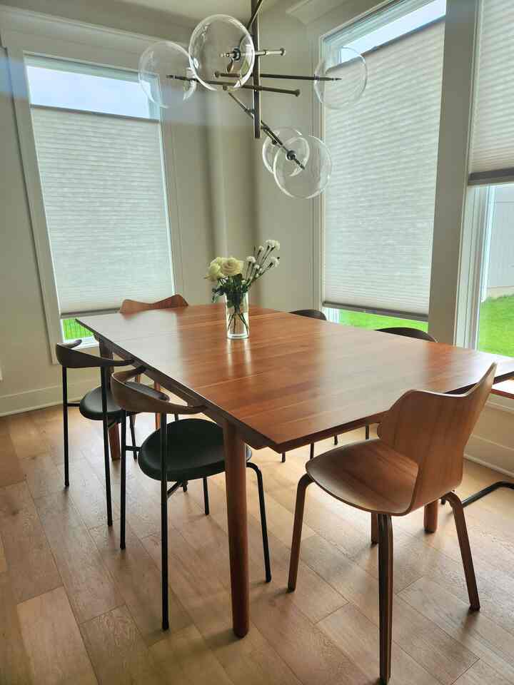 Spring Sunshine in my area

#diningtable #midcentury #MidCenturyModern #FritzHansen 