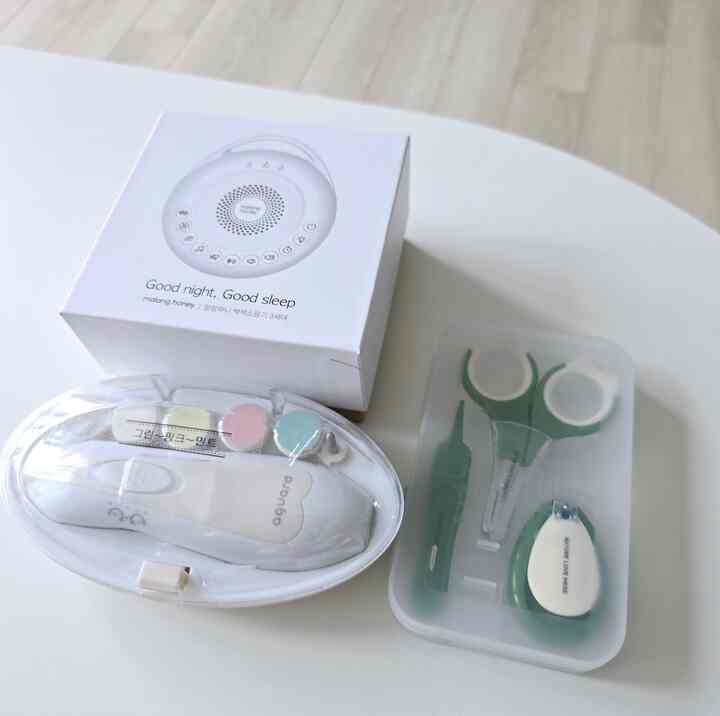 ＃サリムサル1＃コンスープ記録 
私たちの子供の爪を整理してくれるネイルセットです！

右側にある爪用はさみに行くの爪機器を整え、左側にあるネイルトリマーで先のとがった部分を挽きます。

小さな手に爪がついているのも不思議なのに爪が成長することもあるなんて不思議で可愛いです😁

#ネイルトリマー