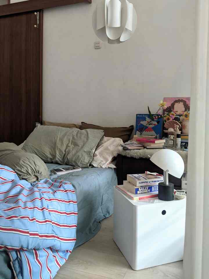 after a super hectic week, it's time to huddle in your room~ new bedsheets, books, and favorite TV shows make you want to stay in your room all day to recharge✨
#EclecticBedroom #BedroomStyling #BedCover #PillowCase #BedSheet #BedsideTable #NightLamp #ReadingLamp #CozyBedroom