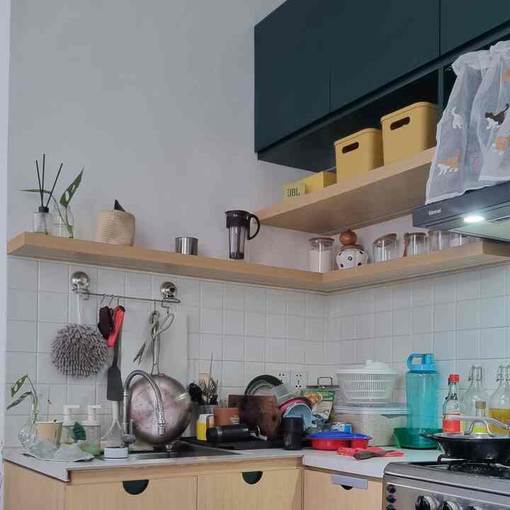 The heart of the home

Posting pertama dari dapur yang ngga rapih hahaha. Tapi ini kondisi sehari-hari dapurku. Tiap hari masak, bikin kopi, cuci piring. Meskipun ga rapi-rapi amat, kusuka dapurku ❤️

Featuring top table quadraku yang gompal lemnya terus copot 😭

#kitchen #greenkitchen #messykitchen #dapur #dapurbersih #dapurhijau #dapurnatural #coffee