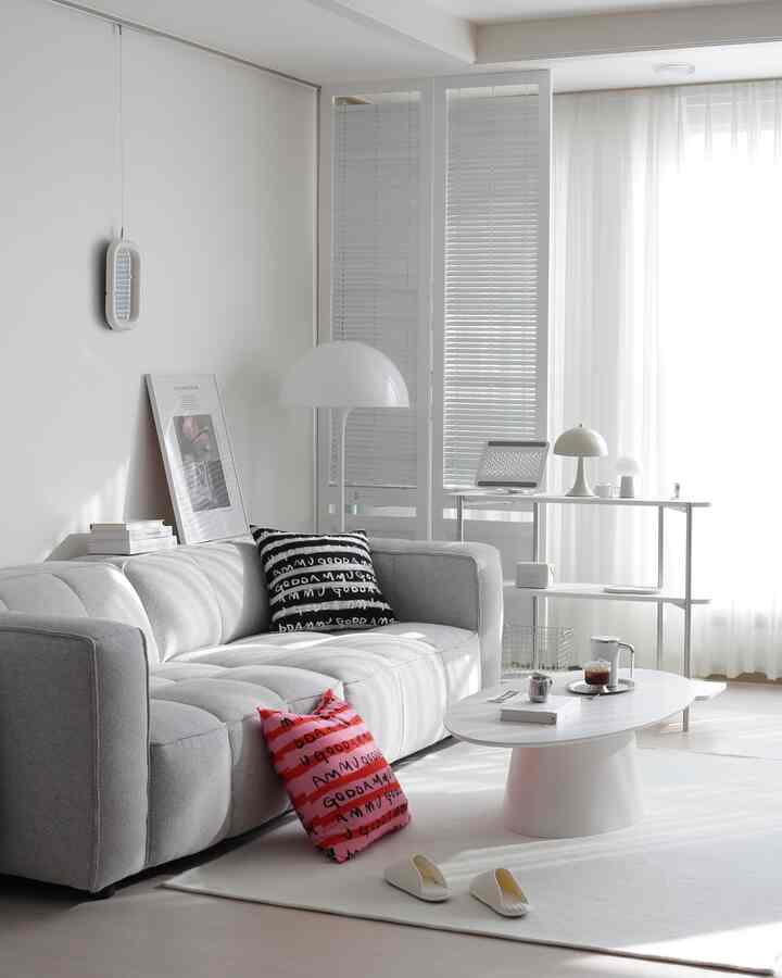 #우리집포인트컬러

Saya membawa bantal desain Tounou ke ruang tamu rumah putih saya.🩷🤍

Produk seni yang dirancang oleh seniman
meresap ke dalam rumah, sehingga tampak telah diselesaikan dengan gaya rumah yang istimewa.😃

Saya berharap kehidupan sehari-hari yang mengalir begitu saja menjadi sedikit lebih menyenangkan, terkadang menenangkan, dan
hari yang tak terlupakan.🌬

(Tinggalkan komentar dari penulis)

#Interior #거실인테리어 #뚜누 #tounou #집스타그램 #인테리어그램 #집꾸미기 #거실꾸미기 #디자인쿠션