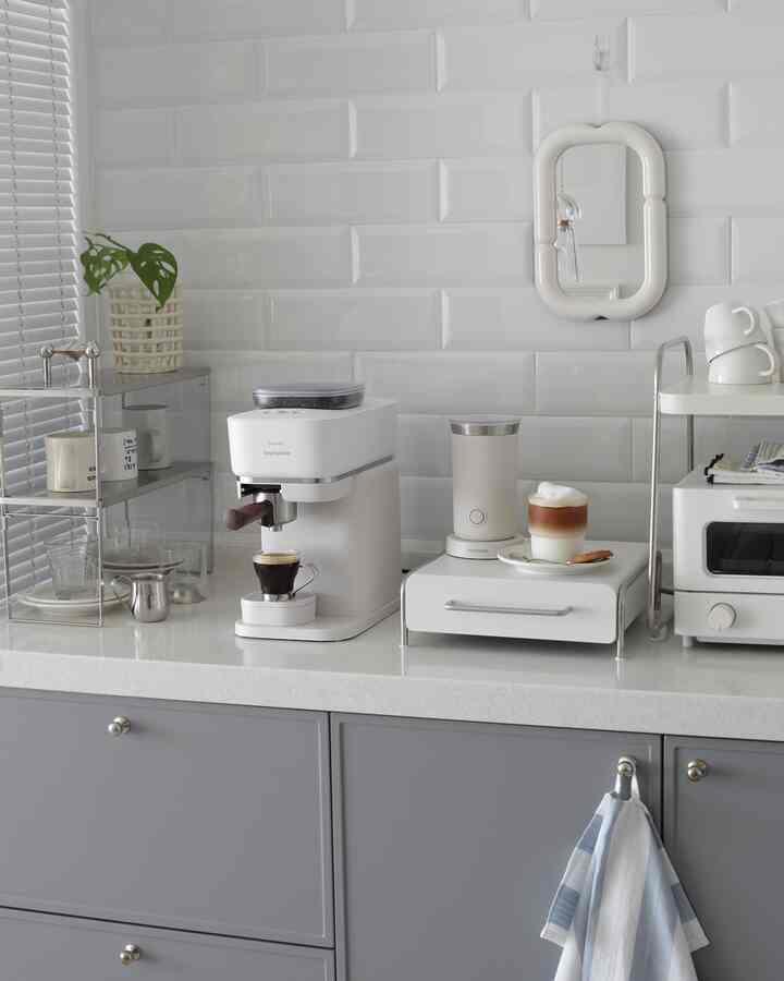 ＃コンスープ記録＃ホームカフェゾーン＃ホームカフェ

ダイニングルームにコンパクトでコンパクトな全自動ニューコーヒーマシン！🩵🩵

私は今カプセルコーヒーを壊しました。
家でバリスタが降りたような
新鮮な豆で手軽に 
コーヒータイムを楽しんでいます。☕️

ポーターフィルタを右にスワイプするだけ
BARISTINAは残りの仕事を知っています。
複雑なのは難しい機械値私にとってはぴったりです。☺️

スワイプ一度に降りて、お楽しみください！
半自動の感性／バリスタの感性を持ちながら、 
簡単で手軽に新鮮なコーヒーをお楽しみください！😘

ミルクフロッダーで追いかけて
柔らかいミルクフォーム作りでラテも楽しんでいます。

＃フィリップスバリスティーナ＃バリスティーナ＃電子自動コーヒーマシン＃baristina＃philipsbaristina＃フィリップスエスプレッソコーヒーマシン