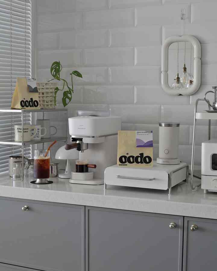 #오홈스토랑 #맞팔

 ☕55度コーヒーとホームカフェ🫶 

私は今本物のカフェではありません🥹
私の趣味豆と出会いました。
深く豊かな豆の香り、 
香ばしいボディ感から 
さわやかな酸味まで！  #55도커피 #고소한커피 #홈카페 #커피스타그램 #홈카페존 #키친 #커피타임 #키친인테리어 #homecafe #kitchendecor 