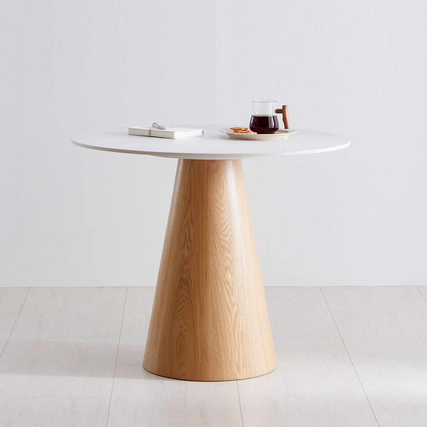 베스트리빙 [오늘의집 단독] 콘 원뿔 원형 원목 세라믹 테이블 4colors - 900 size_내츄럴 - 예약판매